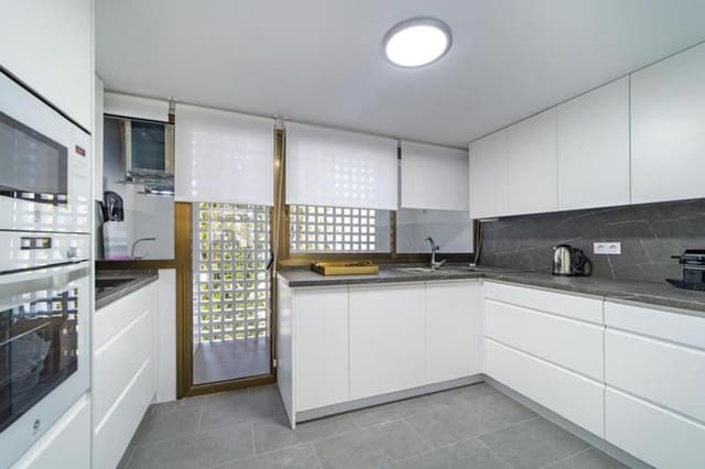 2 makuuhuone Huoneisto vuokrattavana paikassa Puerto Banus, Marbella mukana uima-altaan 
autotalli - 4 750 € (Ref: 10044380)