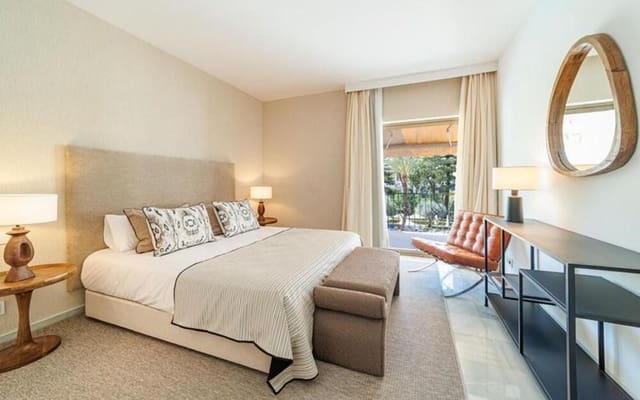 2 makuuhuone Huoneisto vuokrattavana paikassa Puerto Banus, Marbella mukana uima-altaan 
autotalli - 4 750 € (Ref: 10044380)