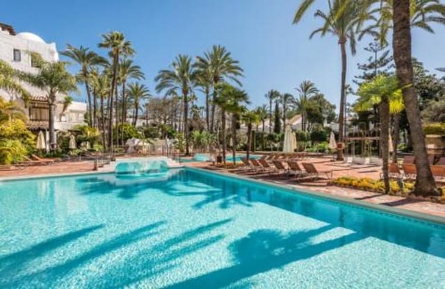 2 makuuhuone Huoneisto vuokrattavana paikassa Puerto Banus, Marbella mukana uima-altaan 
autotalli - 4 750 € (Ref: 10044380)
