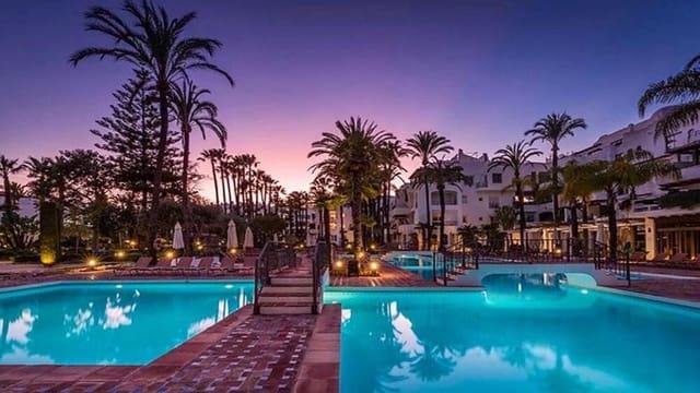 2 makuuhuone Huoneisto vuokrattavana paikassa Puerto Banus, Marbella mukana uima-altaan 
autotalli - 4 750 € (Ref: 10044380)