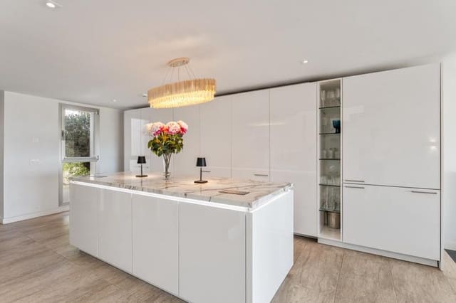 3 soveværelse Byhus til leje i Sierra Blanca, Marbella med swimmingpool garage - € 12.000 (Ref: 10044381)