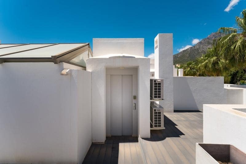 3 soveværelse Byhus til leje i Marbella med swimmingpool garage - € 12.000 (Ref: 10044381)
