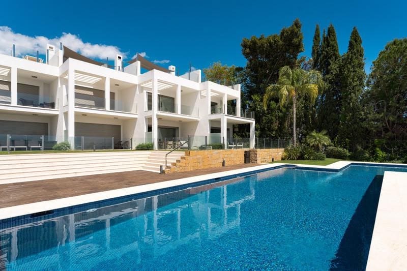 3 soveværelse Byhus til leje i Marbella med swimmingpool garage - € 12.000 (Ref: 10044381)