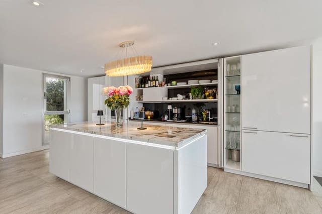 3 soveværelse Byhus til leje i Sierra Blanca, Marbella med swimmingpool garage - € 12.000 (Ref: 10044381)