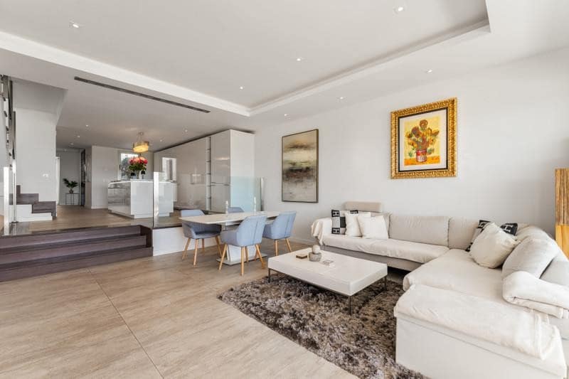 3 soveværelse Byhus til leje i Marbella med swimmingpool garage - € 12.000 (Ref: 10044381)