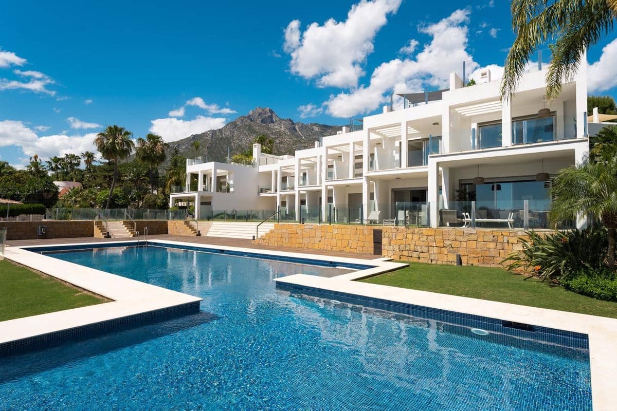 3 soveværelse Byhus til leje i Marbella med swimmingpool garage - € 12.000 (Ref: 10044381)