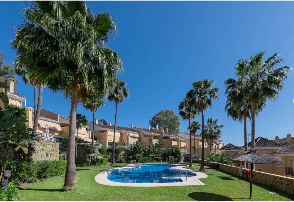 2 sovrum Lägenhet att hyra i San Pedro de Alcantara med garage - 1 750 € (Ref: 10046760)