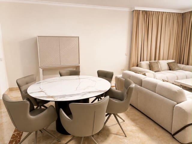 3 sypialnia Apartament do wynajęcia w Nueva Alcántara, Marbella z basenem garażem - 6 000 € (Ref: 10048666)