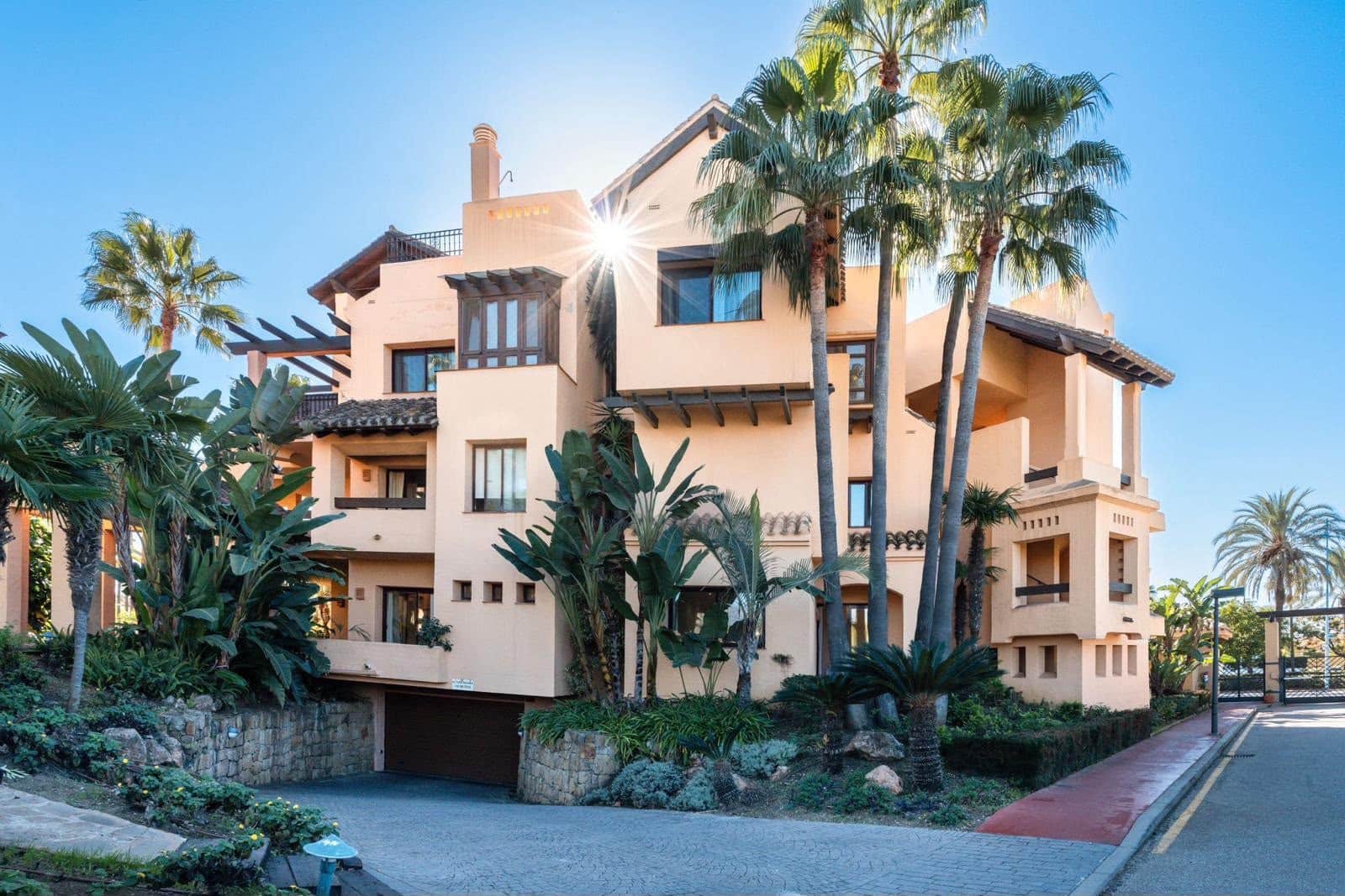 3 soveværelse Lejlighed til leje i San Pedro de Alcantara med swimmingpool garage - € 6.000 (Ref: 10048666)