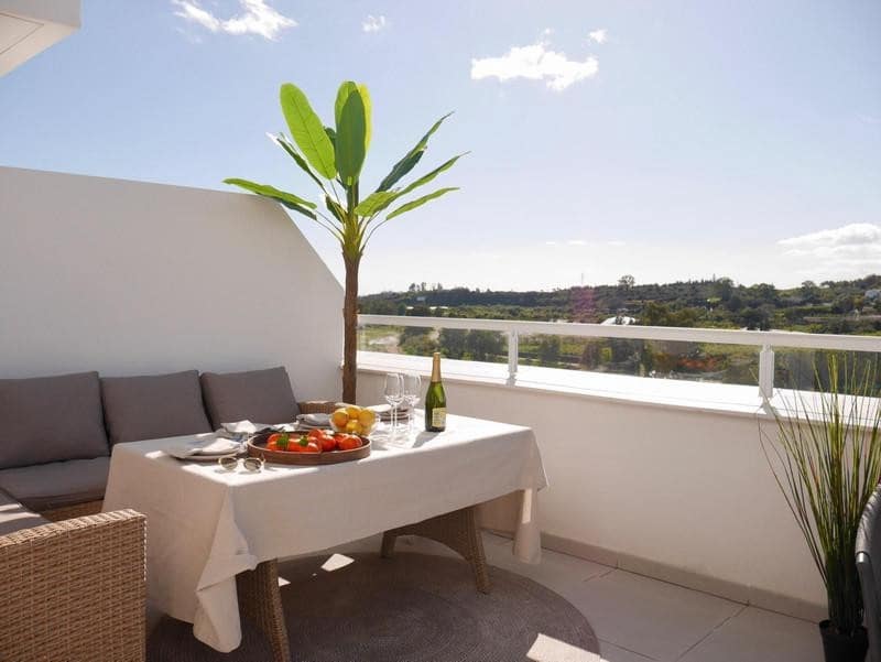 Appartement de 2 chambres à louer à New Golden Mile avec piscine garage - 2 800 € (Ref: 10054593)
