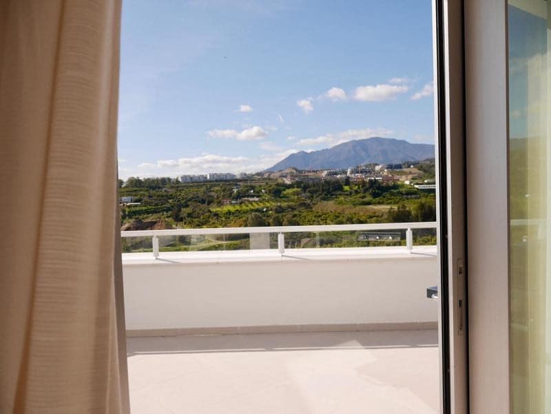 Appartement de 2 chambres à louer à New Golden Mile avec piscine garage - 2 800 € (Ref: 10054593)