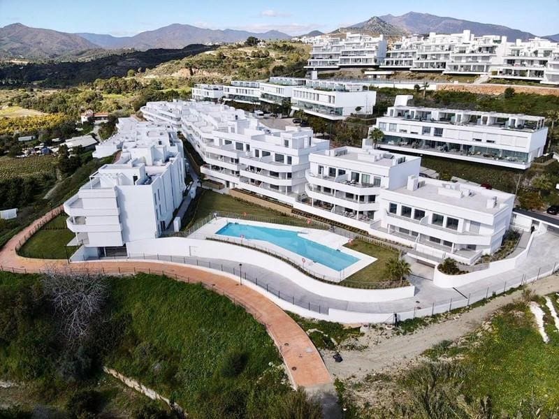 Appartement de 2 chambres à louer à New Golden Mile avec piscine garage - 2 800 € (Ref: 10054593)