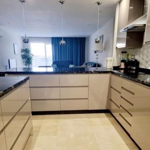 2 Zimmer Apartment zu vermieten in Nueva Atalaya, Estepona mit Pool Garage - 2.200 € (Ref: 10057934)