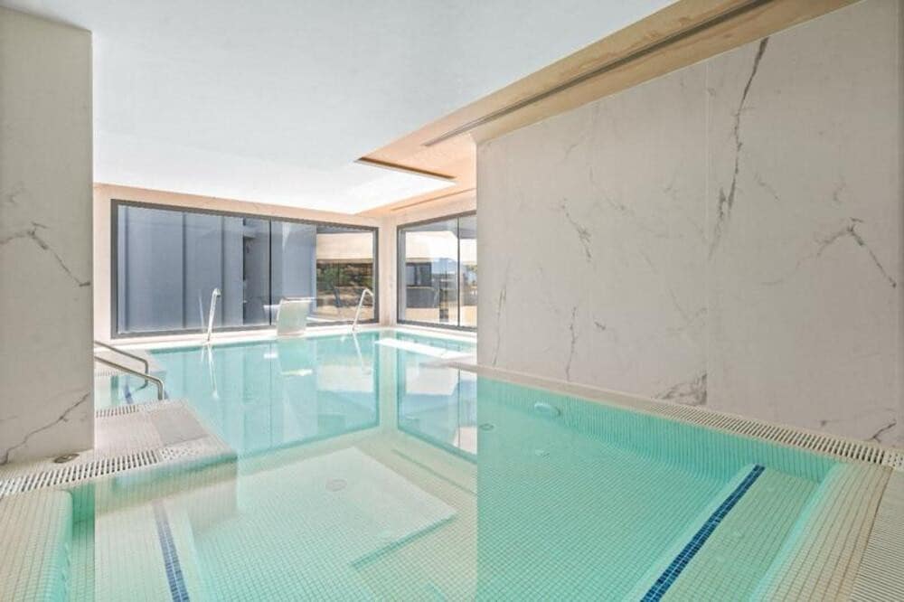 3 soveværelse Lejlighed til leje i Estepona med swimmingpool garage - € 3.300 (Ref: 10057935)