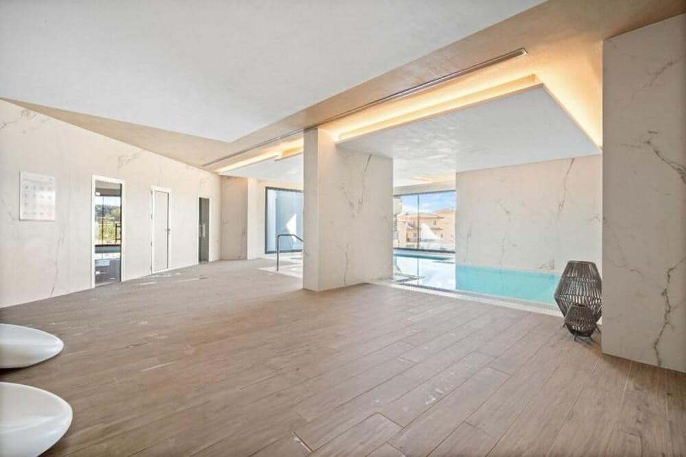 3 soveværelse Lejlighed til leje i Estepona med swimmingpool garage - € 3.300 (Ref: 10057935)