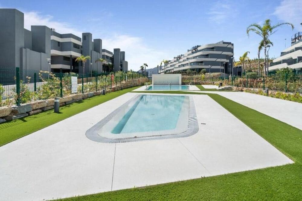 3 soveværelse Lejlighed til leje i Estepona med swimmingpool garage - € 3.300 (Ref: 10057935)