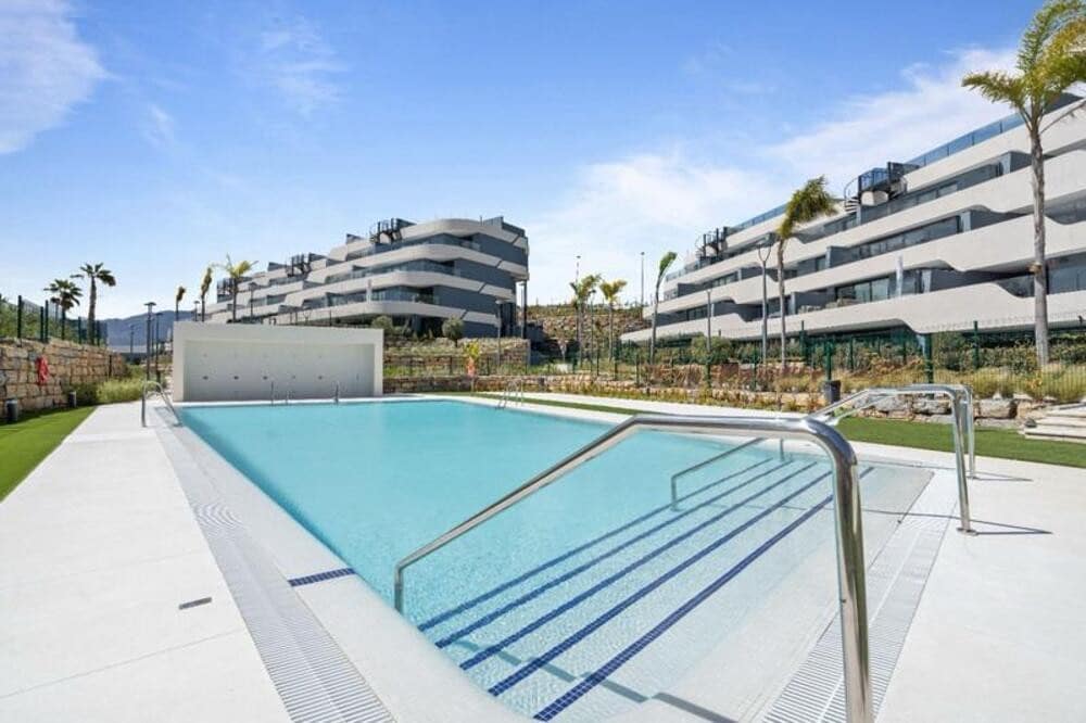 3 soveværelse Lejlighed til leje i Estepona med swimmingpool garage - € 3.300 (Ref: 10057935)