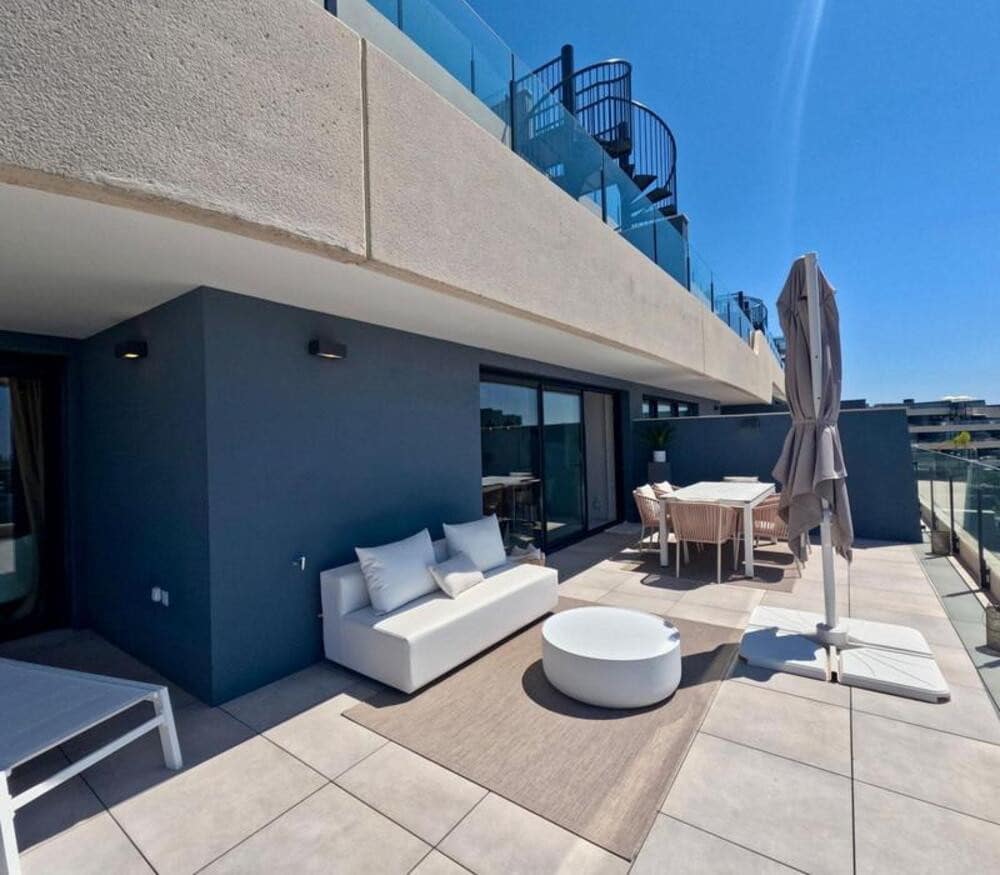 3 soveværelse Lejlighed til leje i Estepona med swimmingpool garage - € 3.300 (Ref: 10057935)