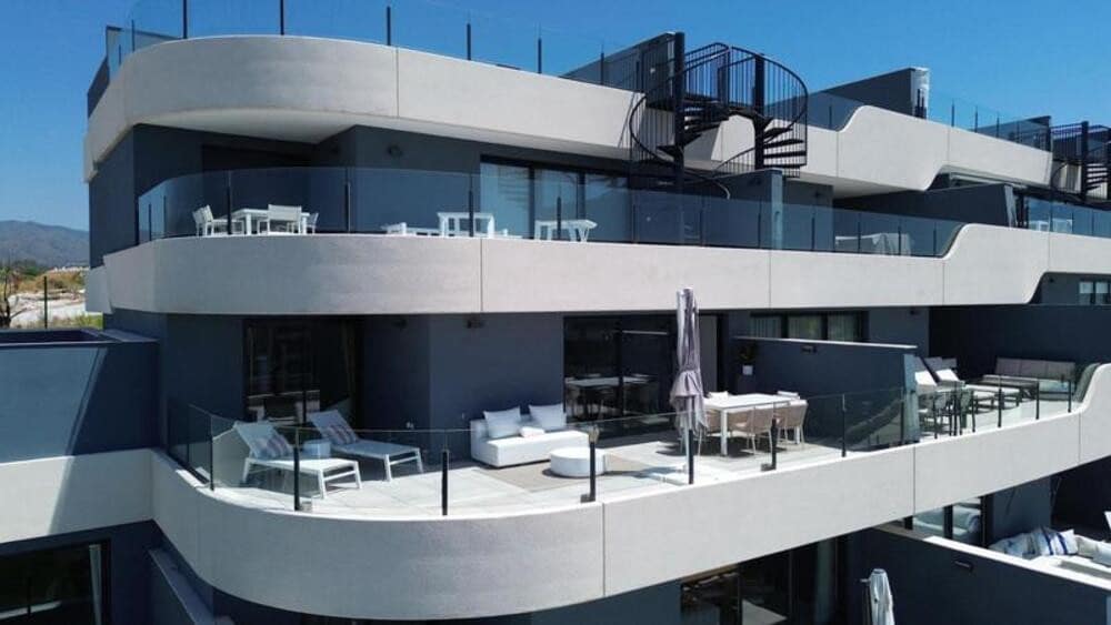 3 soveværelse Lejlighed til leje i Estepona med swimmingpool garage - € 3.300 (Ref: 10057935)
