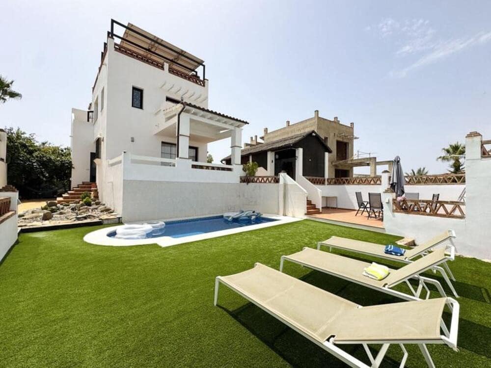 5 soveværelse Villa til leje i New Golden Mile med swimmingpool garage - € 4.500 (Ref: 10057936)