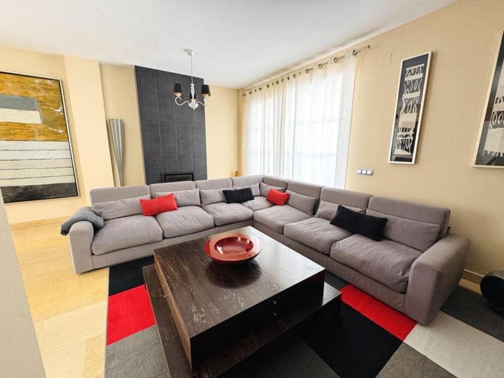 5 soveværelse Villa til leje i New Golden Mile med swimmingpool garage - € 4.500 (Ref: 10057936)