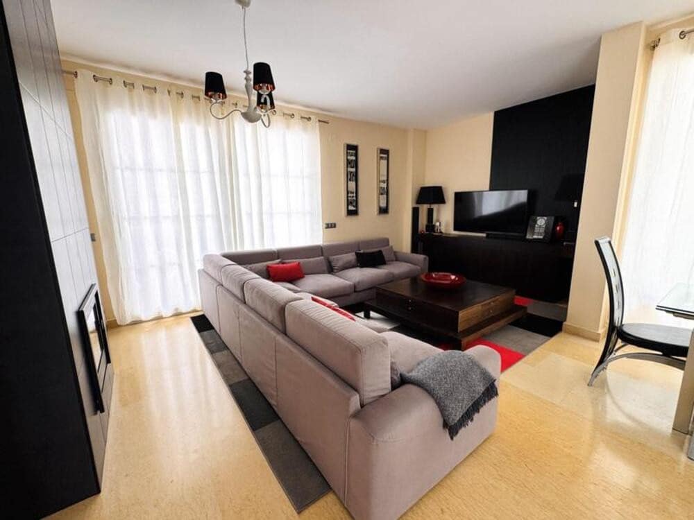 5 soveværelse Villa til leje i New Golden Mile med swimmingpool garage - € 4.500 (Ref: 10057936)