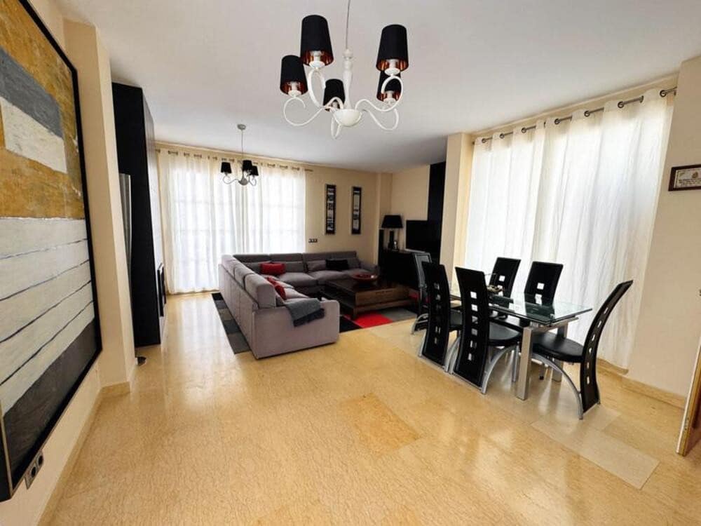 5 soveværelse Villa til leje i New Golden Mile med swimmingpool garage - € 4.500 (Ref: 10057936)