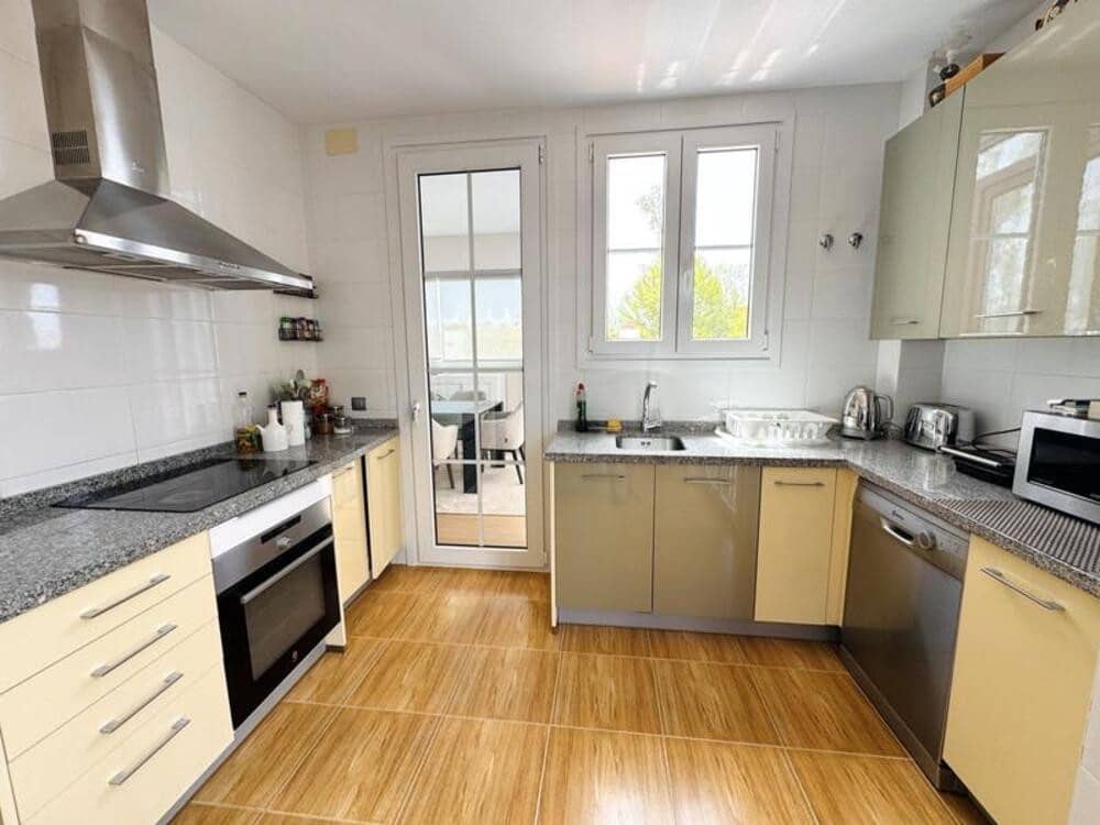 5 soveværelse Villa til leje i New Golden Mile med swimmingpool garage - € 4.500 (Ref: 10057936)