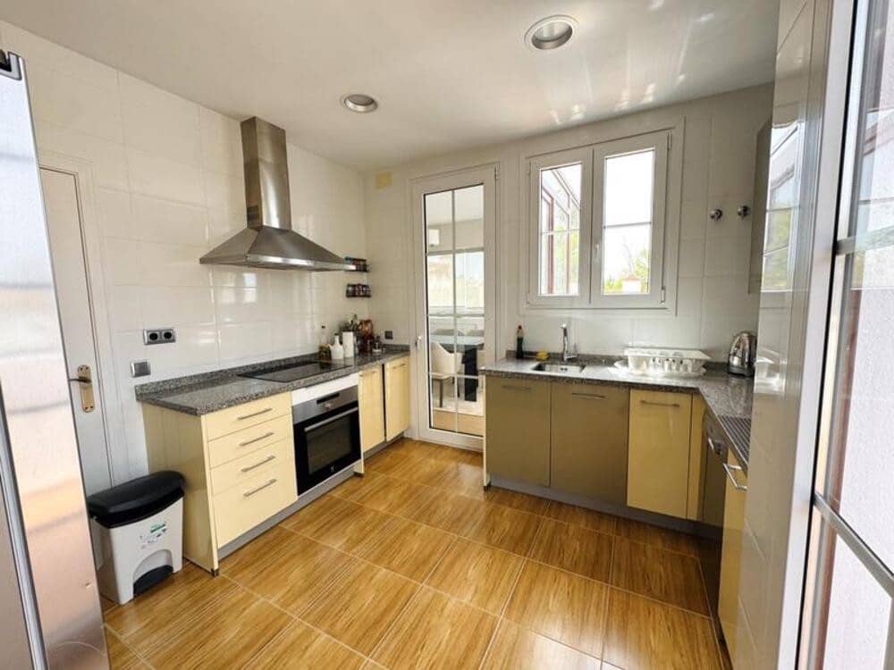 5 soveværelse Villa til leje i New Golden Mile med swimmingpool garage - € 4.500 (Ref: 10057936)