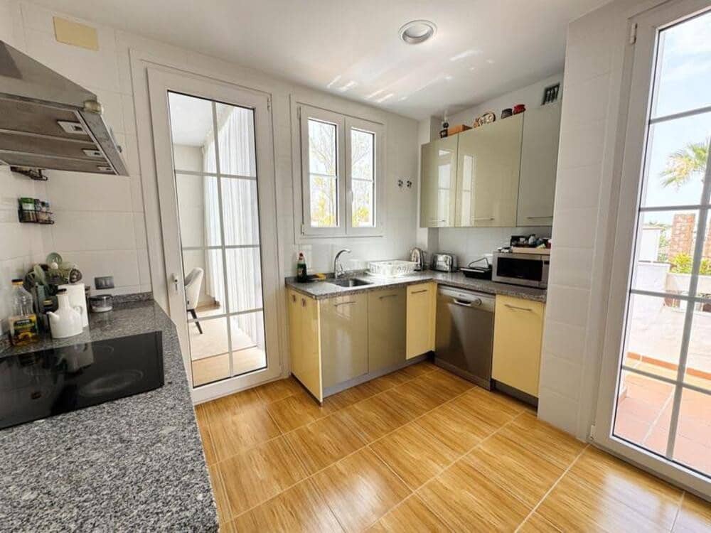 5 soveværelse Villa til leje i New Golden Mile med swimmingpool garage - € 4.500 (Ref: 10057936)
