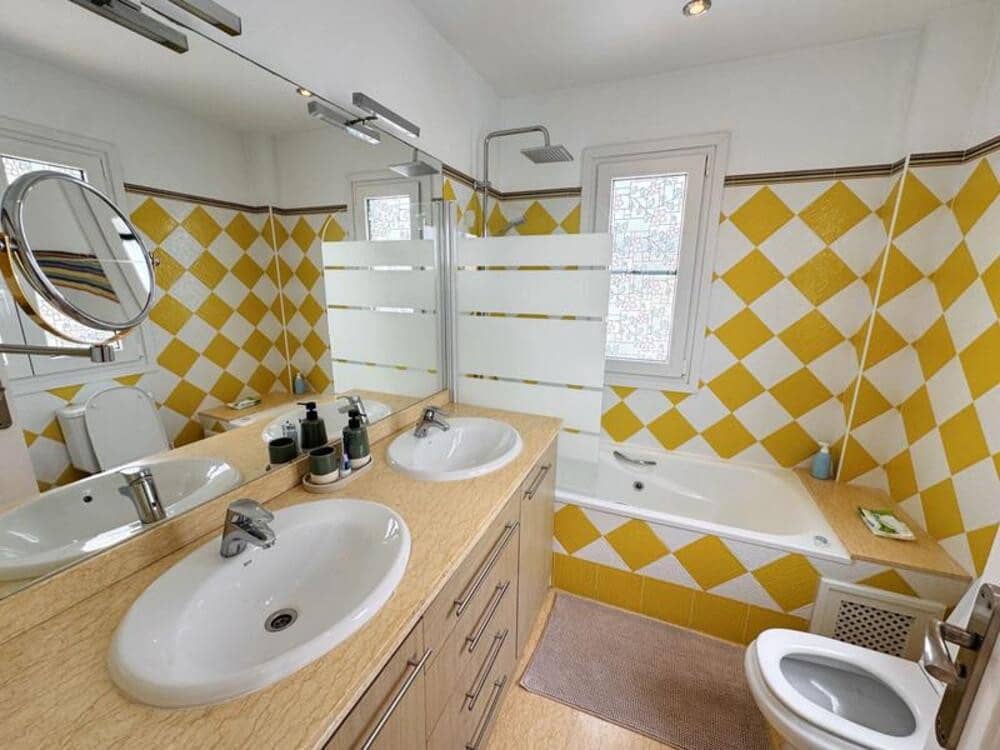 5 soveværelse Villa til leje i New Golden Mile med swimmingpool garage - € 4.500 (Ref: 10057936)