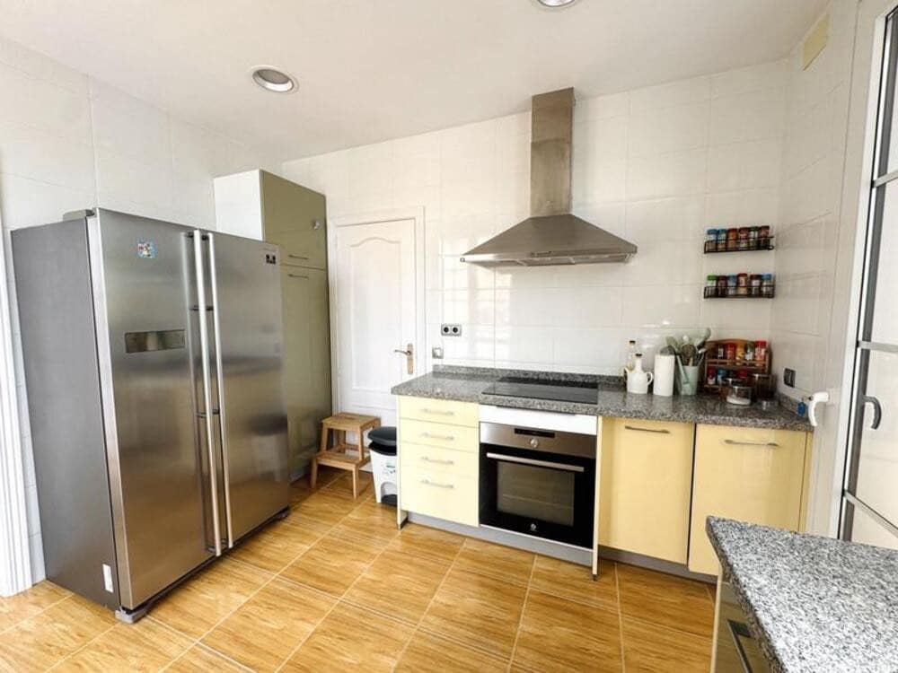 5 soveværelse Villa til leje i New Golden Mile med swimmingpool garage - € 4.500 (Ref: 10057936)