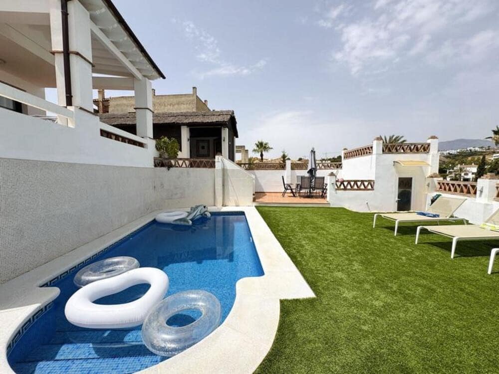 5 soveværelse Villa til leje i New Golden Mile med swimmingpool garage - € 4.500 (Ref: 10057936)