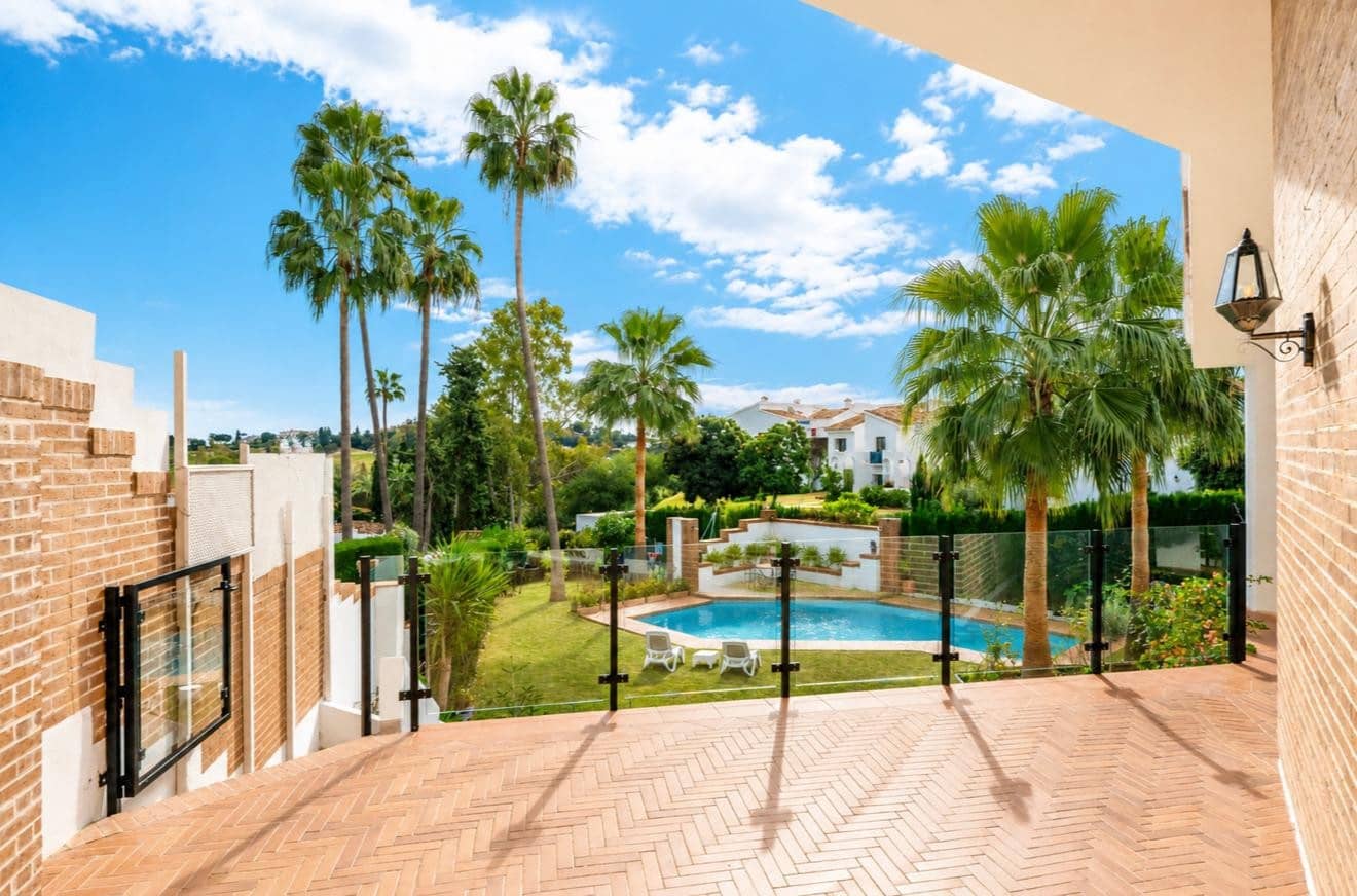 Chalet de 8 habitaciones en Benahavís en venta con piscina garaje - 2.500.000 € (Ref: 10057937)