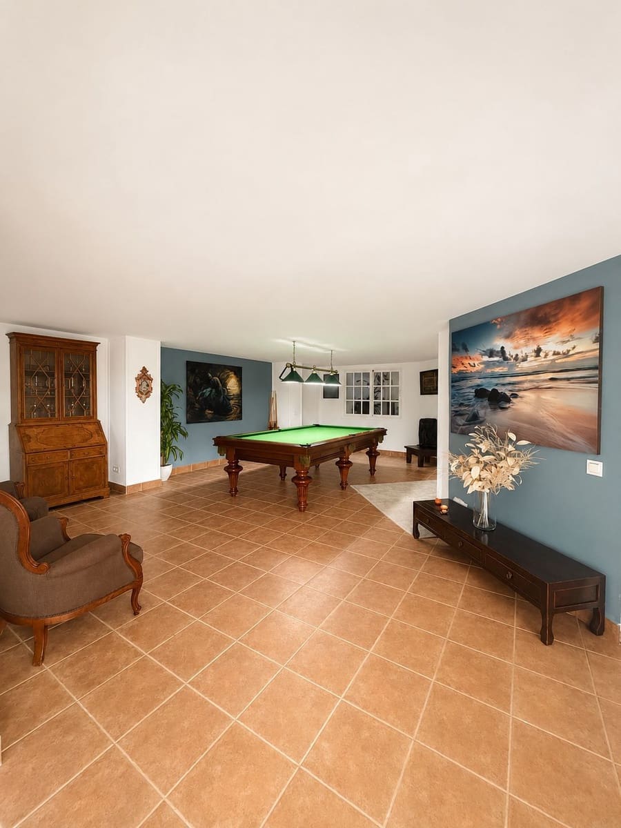 Chalet de 8 habitaciones en Benahavís en venta con piscina garaje - 2.500.000 € (Ref: 10057937)