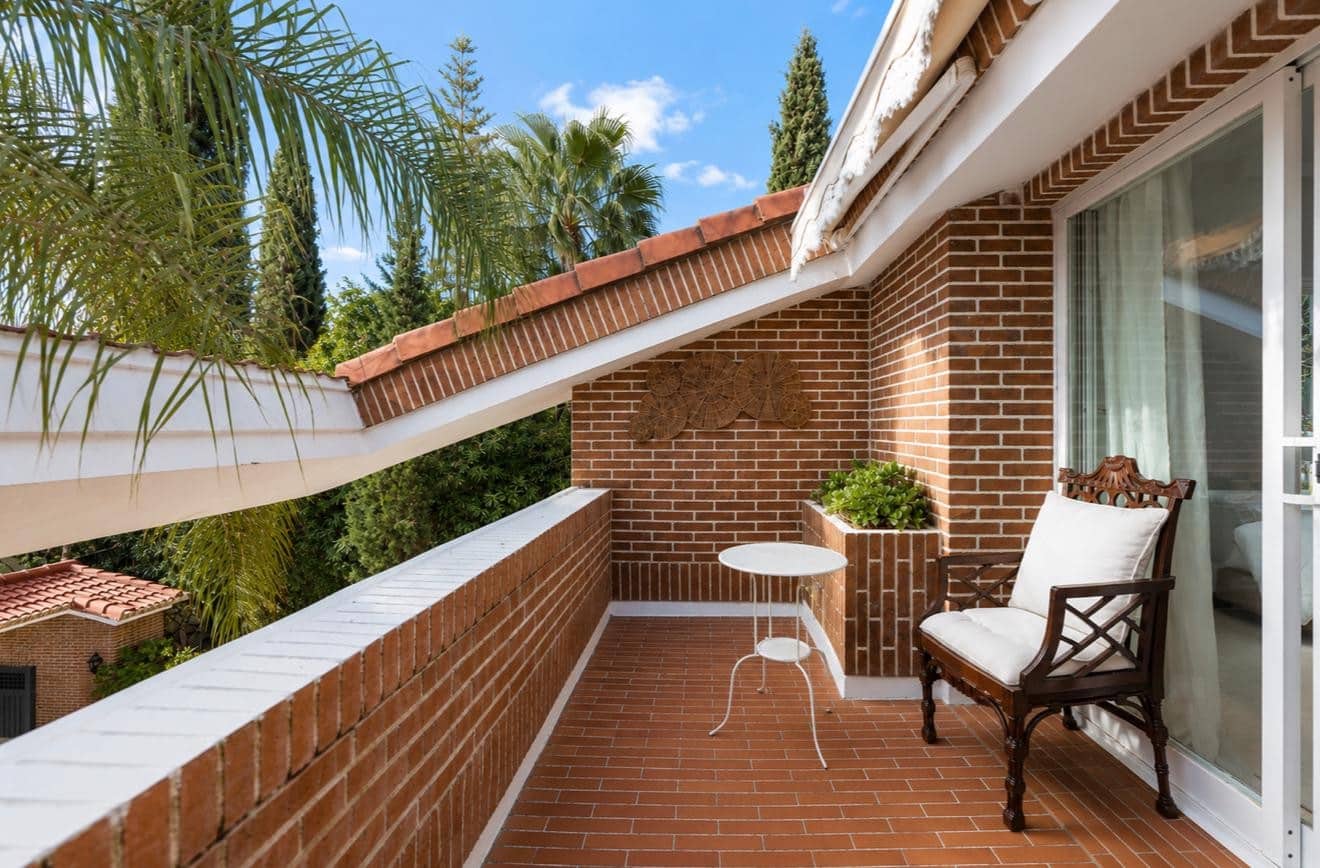 Chalet de 8 habitaciones en Benahavís en venta con piscina garaje - 2.500.000 € (Ref: 10057937)