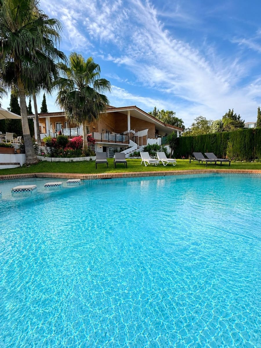 Chalet de 8 habitaciones en Benahavís en venta con piscina garaje - 2.500.000 € (Ref: 10057937)
