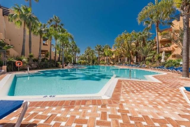 2 Zimmer Apartment zu vermieten in Nueva Alcántara, Marbella mit Pool Garage - 3.500 € (Ref: 10057938)