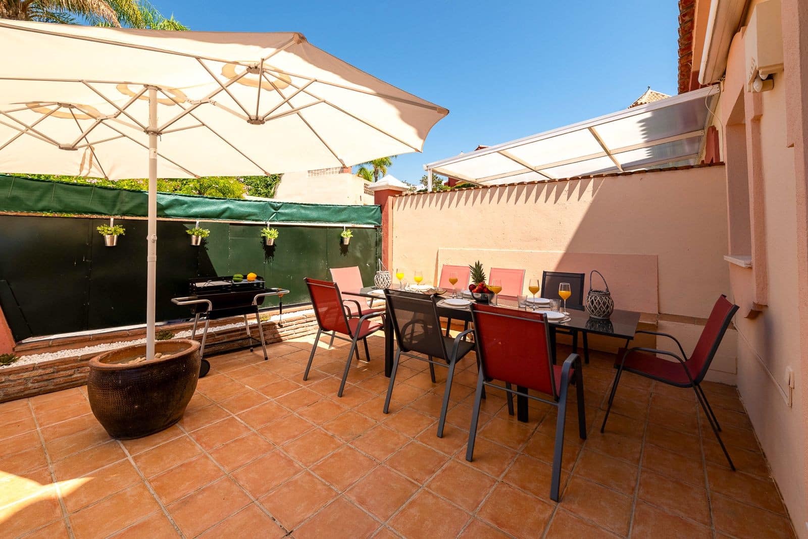 4 bedroom Semi-detached Villa for sale in Marbella with pool garage - € 740,000 (Ref: 10057939)