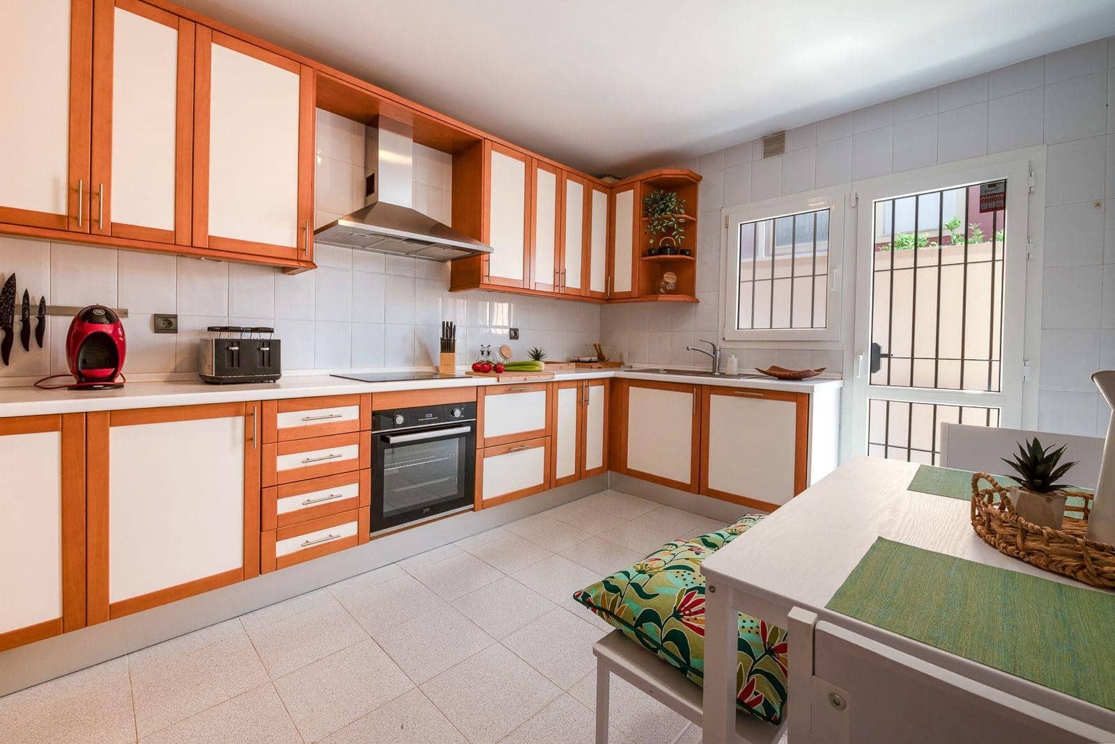 4 bedroom Semi-detached Villa for sale in Marbella with pool garage - € 740,000 (Ref: 10057939)