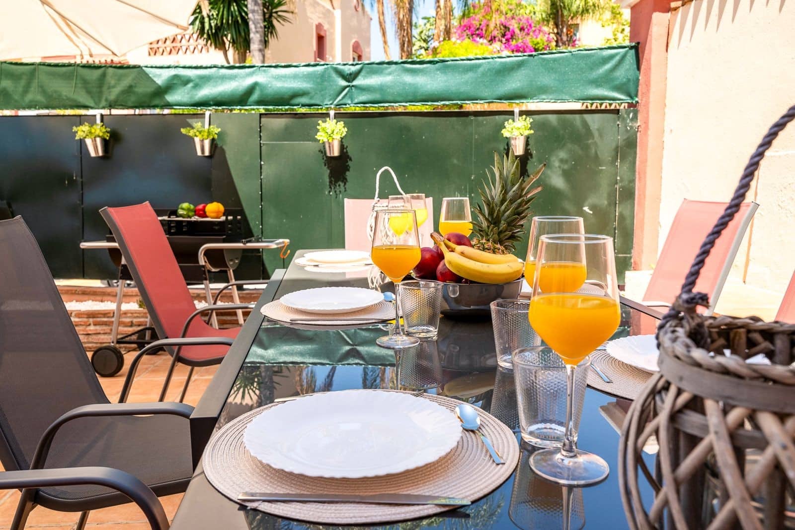 4 bedroom Semi-detached Villa for sale in Marbella with pool garage - € 740,000 (Ref: 10057939)