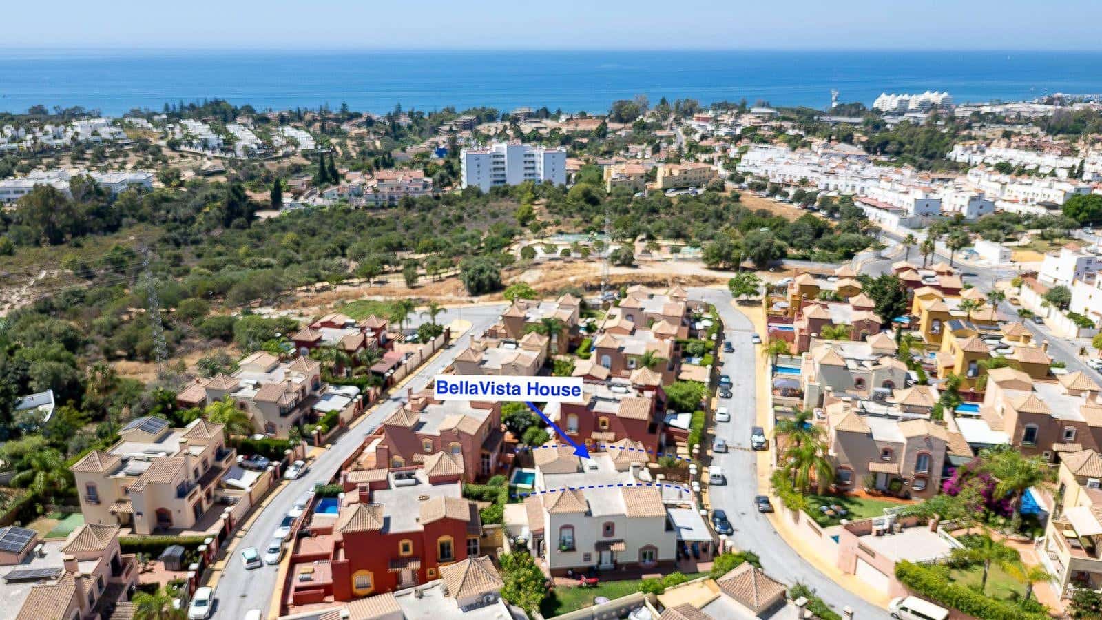 4 bedroom Semi-detached Villa for sale in Marbella with pool garage - € 740,000 (Ref: 10057939)