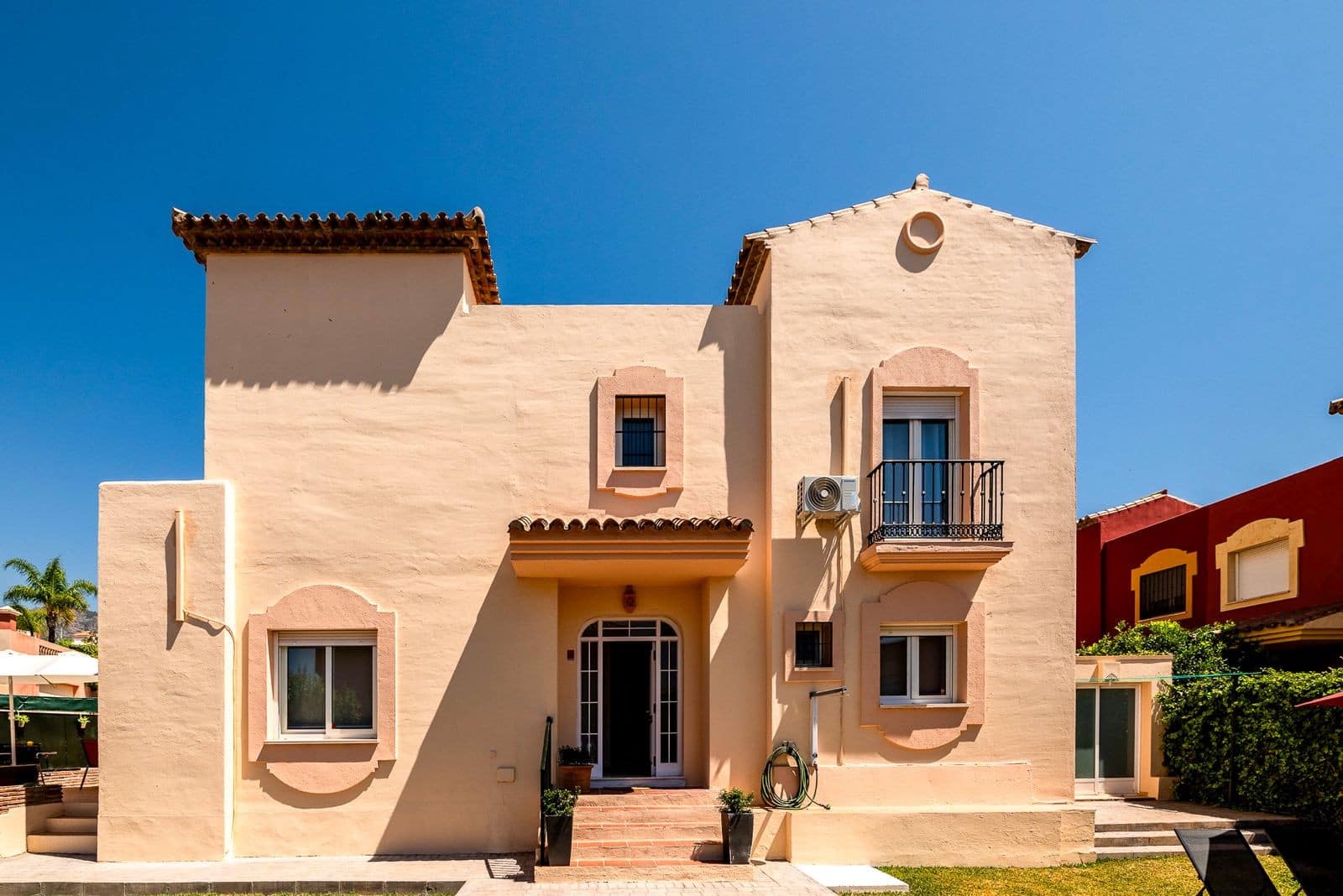 4 bedroom Semi-detached Villa for sale in Marbella with pool garage - € 740,000 (Ref: 10057939)