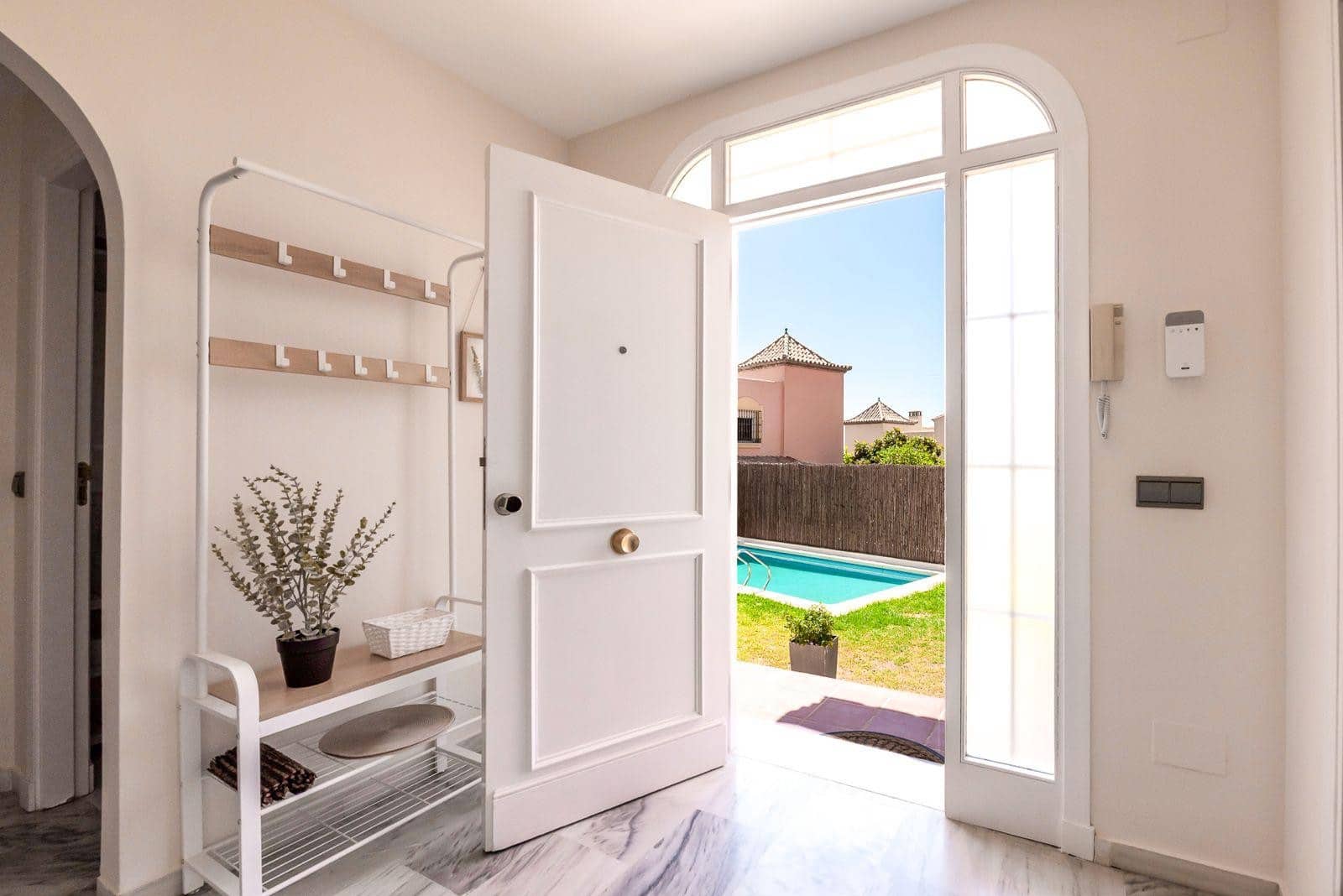 4 bedroom Semi-detached Villa for sale in Marbella with pool garage - € 740,000 (Ref: 10057939)
