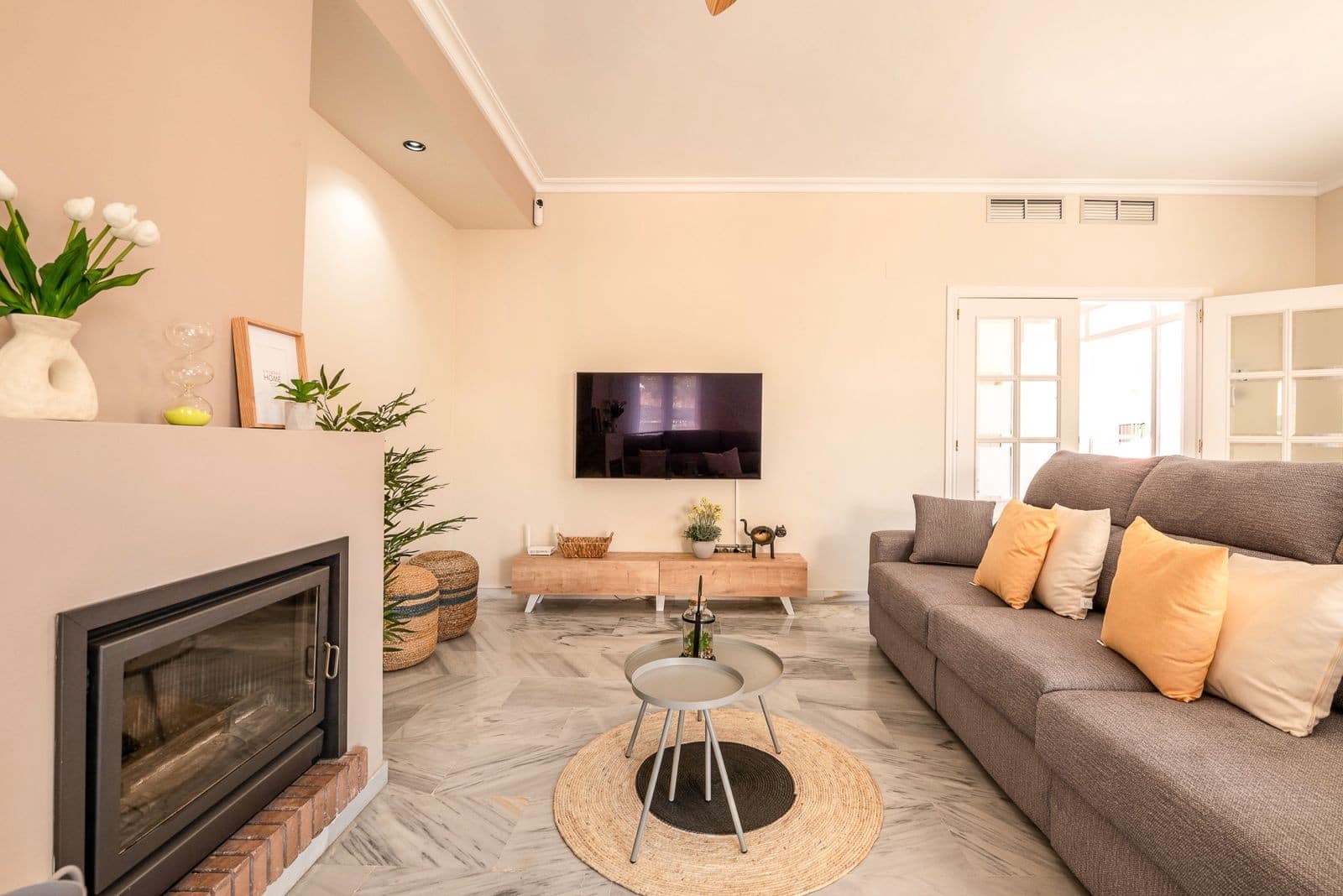4 bedroom Semi-detached Villa for sale in Marbella with pool garage - € 740,000 (Ref: 10057939)