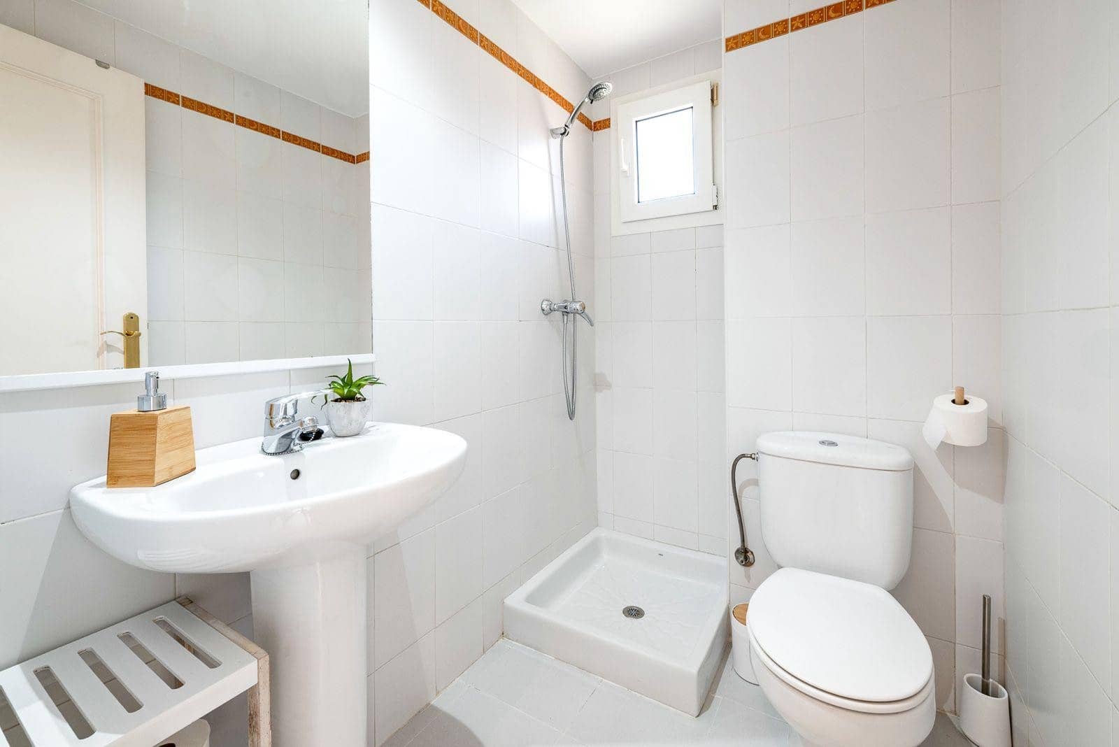 4 bedroom Semi-detached Villa for sale in Marbella with pool garage - € 740,000 (Ref: 10057939)