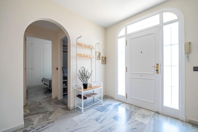 4 quarto Moradia Geminada para venda em Bello Horizonte - Lindasol, Marbella com piscina garagem - 740 000 € (Ref: 10057939)