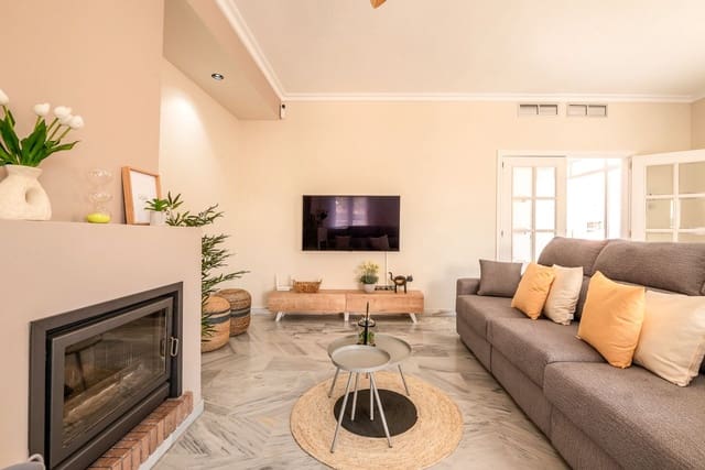 4 quarto Moradia Geminada para venda em Bello Horizonte - Lindasol, Marbella com piscina garagem - 740 000 € (Ref: 10057939)