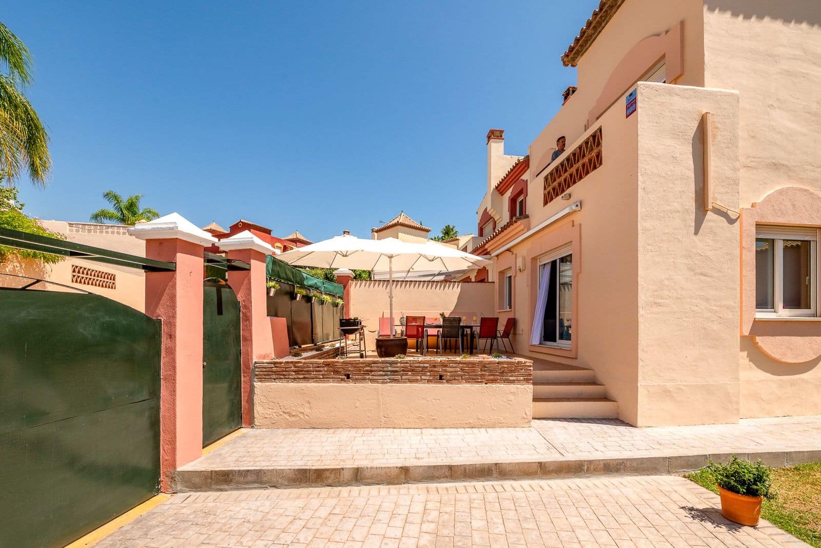 4 bedroom Semi-detached Villa for sale in Marbella with pool garage - € 740,000 (Ref: 10057939)