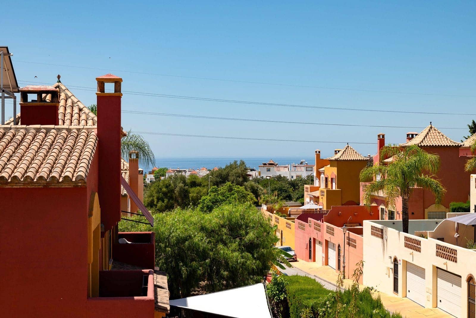 4 bedroom Semi-detached Villa for sale in Marbella with pool garage - € 740,000 (Ref: 10057939)